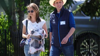 Jason Ballard, CEO & Co-Founder Icon Build, dan sang istri Jenny. Foto: Getty Images
