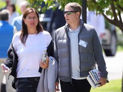 Ngumpul Bareng, Ini Gaya Istri Orang Terkaya dan Terkuat