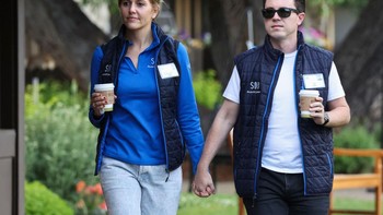 Tim Ellis, co-founder dan CEO Relativity Space dan sang istri Richelle Ellis. Foto: Getty Images