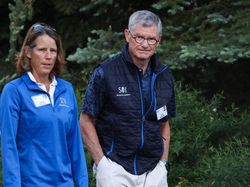 Ngumpul Bareng, Ini Gaya Istri Orang Terkaya dan Terkuat