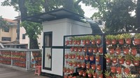 Foto: Toilet umum tidak layak pakai karena mengalami kerusakan (Muhammad Fadhil Raihan/detikJabar).