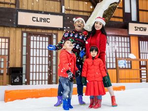 Brrrhhh! Trans Snow World Surabaya Hadirkan Sensasi Dingin Serasa di Jepang