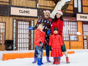Opsi Wisata Hits di Surabaya: Foto di Hamparan Salju Trans Snow World