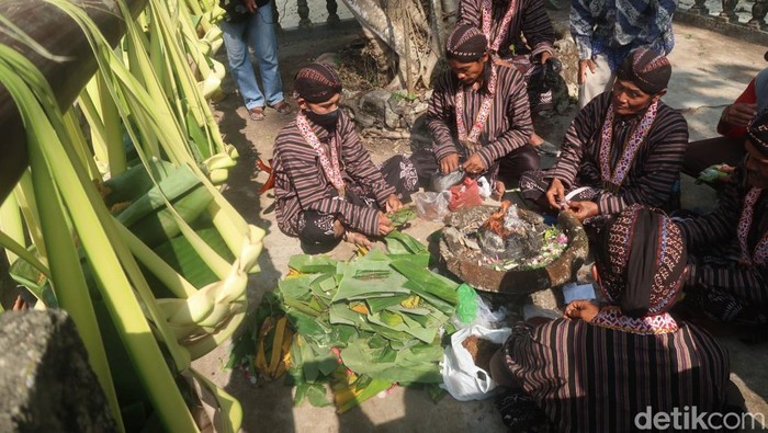 Upacara adat Cing Cing Goling di Kalurahan Gedangrejo, Kapanewon Karangmojo, Gunungkidul, DIY, Kamis (28/7/2022).