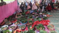 Setelah itu, nanti warga makan bersama-sama dan makanan yang dibawa itu dibagi-bagikan kepada semua warga atau pengunjung yang datang, lanjut Sugiyanto. Foto: Pradito Rida Pertana/detikJateng