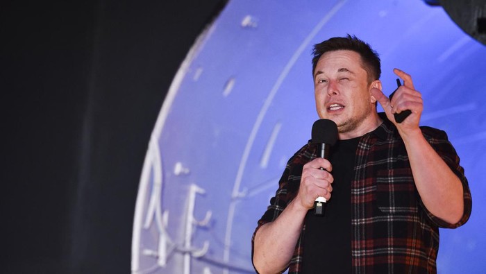 Elon Musk, co-founder and chief executive officer of Tesla Inc., speaks during an unveiling event for the Boring Company Hawthorne test tunnel in Hawthorne, south of Los Angeles, California on December 18, 2018. - Musk explained that the snail moves 14 times faster than a tunnel-digging machine. 
On Tuesday night December 18, 2018, Boring Co. officially opened the Hawthorne tunnel, a preview of Elon Musks larger vision to ease L.A. traffic. (Photo by Robyn Beck / POOL / AFP)