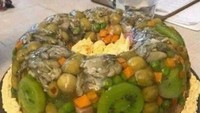 Puding buah sih, tapi kok begitu bentuknya ya?