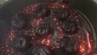 Kalau ini masakan apa ya? Masakan gosong kah?