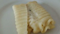Menurut rumah sakit  yang menyediakannya, menu ini adalah lasagna. Tapi hidangan ini dibuat tanpa saus tomat. Tampilannya seperti pasta rebus saja. Foto: boredpanda.com / Akvile Petraityte & Jonas Grinevičius