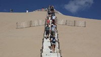 Grande Dune du Pilat, adalah gundukan pasir tertinggi di Eropa. Terletak di La Teste-de-Buch di daerah Teluk Arcachon, Prancis, 60 km barat daya Bordeaux.