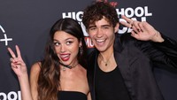 Gaya Olivia Rodrigo bersama Joshua Bassett. (Foto: FilmMagic/David Livingston)