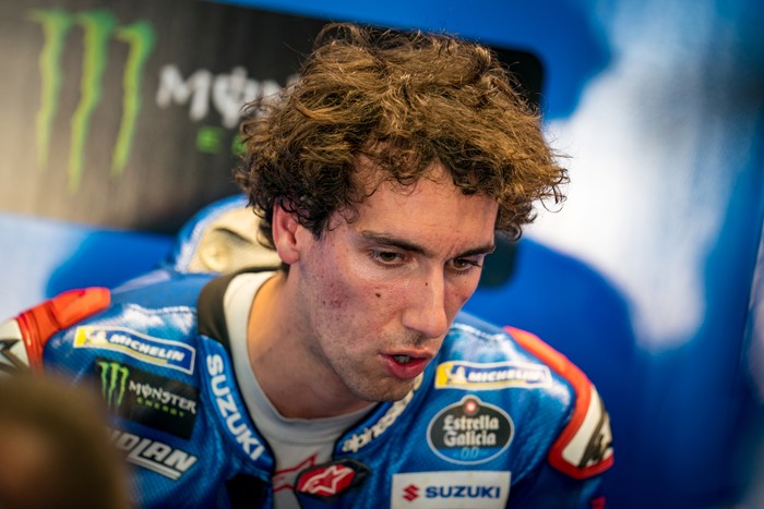 JEREZ DE LA FRONTERA, SPAIN - APRIL 29: Alex Rins of Spain and Team SUZUKI ECSTAR speaks to his crew during the free practice session of the MotoGP Gran Premio Red Bull de España at Circuito de Jerez on April 29, 2022 in Jerez de la Frontera, Spain. (Photo by Steve Wobser/Getty Images)