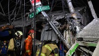 Menurut data sementara, ada tiga korban dalam insiden tersebut. Satu di antaranya meninggal dunia. Saat ini korban sudah dibawa ke rumah sakit terdekat.