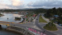 RTH Bungkutoko yang dibangun atas kerja sama pihak Kementerian PUPR dan pemerintah setempat telah merubah lokasi yang semula kumuh menjadi kawasan percontohan kebersihan dan keindahannya.