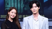 YoonA berperan sebagai Go Mi Ho yang berprofesi sebagai seorang perawat. Foto: (dok. Disney+Hotstar)