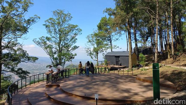 Bobocabin glamping di Coban Rondo Kota Batu