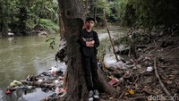 Padahal, Para remaja SCBD (Sudirman Citayam, Bogor dan Depok, red.) yang lebih dulu nongkorong duluan di Dukuh Atas itu mengaku kurang suka dengan kehadiran para artis hingga influencer itu dikarenakan mereka seakan tidak pernah diajak untuk ikut kolaborasi bahkan berbagi rezeki. Bahkan, Pemprov DKI Jakarta juga berencana memindahkan CFW ke kawasan Pantai Indah Kapuk Jakarta Utara, dikarenakan kawasan Dukuh Atas sudah tidak kondusif dan menganggu ketertiban umum.