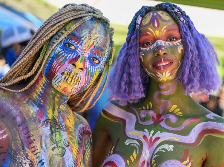 Demi Body Painting, Mereka Rela Dicat Tubuhnya