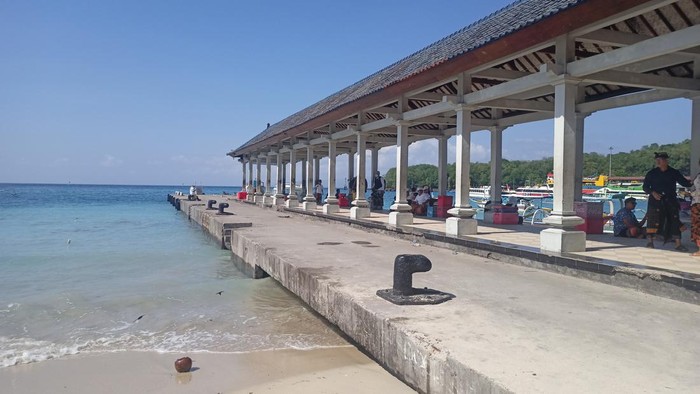 Dermaga Rakyat Pelabuhan Padangbai yang ditutup hari ini Jumat (29/7/2022).