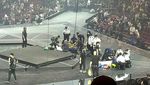 Detik-detik Layar Raksasa Jatuh Timpa Konser Boyband di Hong Kong