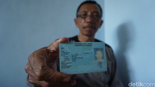 Tidak hanya itu, Dusun Memek juga disematkan pada kartu identitas para penduduknya.