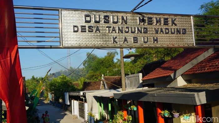 Nama Dusun Memek di Kota Santri Jombang membuat siapa saja yang membacanya spontan mengingat alat kelamin perempuan. Namun, jangan berpikir ngeres dulu, sebab nama kampung ini tak seperti yang Anda bayangkan.