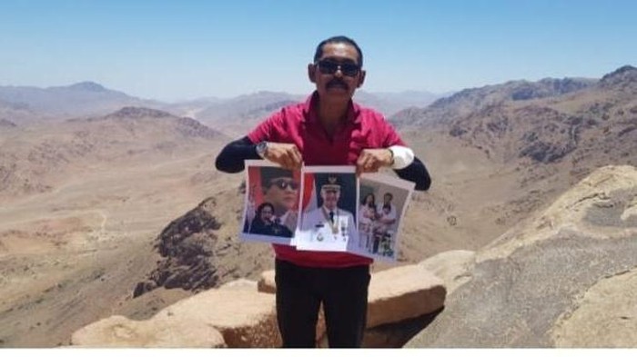 Fx Rudy di Gunung Sinai Mesir.