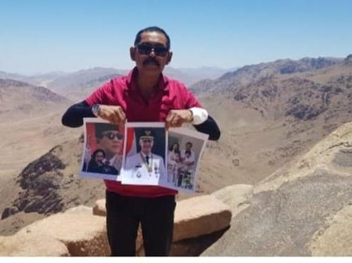 Fx Rudy di Gunung Sinai Mesir.
