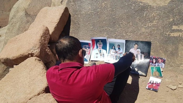 Fx Rudy mendoakan sejumlah tokoh di Gunung Sinai.