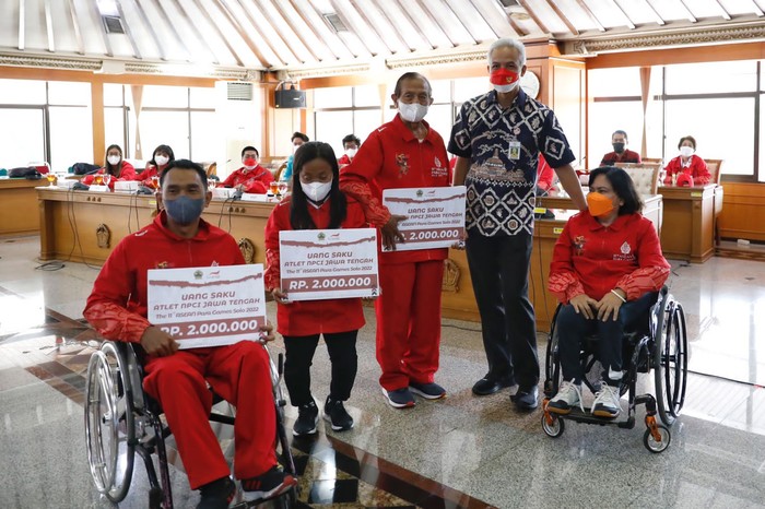 Ganjar dan Atlet Para Games Jateng
