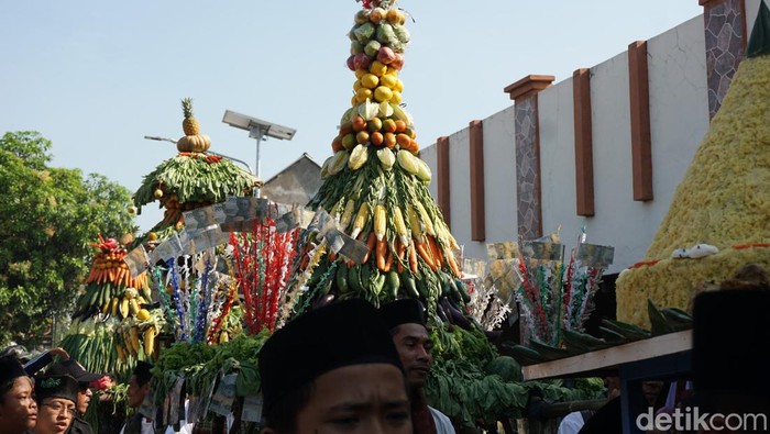 Suasana Grebeg Suro di lingkungan Pesantren Girikusumo dan Yayasan Ki Ageng Giri di Desa Banyumeneng, Mranggen, Demak, Jumat (29/7/2022).