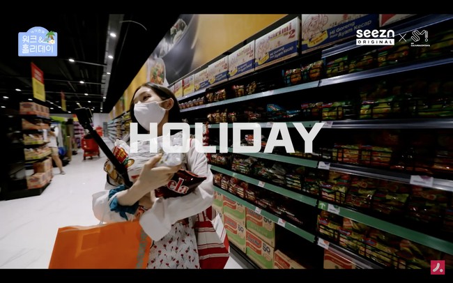 Seorang penggemar pun sempat berpapasan dengan Irene Red Velvet saat borong mie instan di Transmart Carefour yang ada di Trans Studio Bali. Foto: dok. seezn