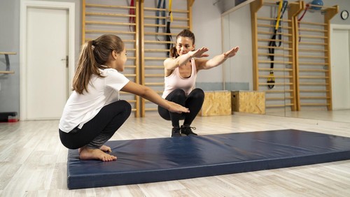 Ilustrasi anak senam lantai