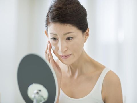 Ilustrasi Skincare Anti-Aging Person