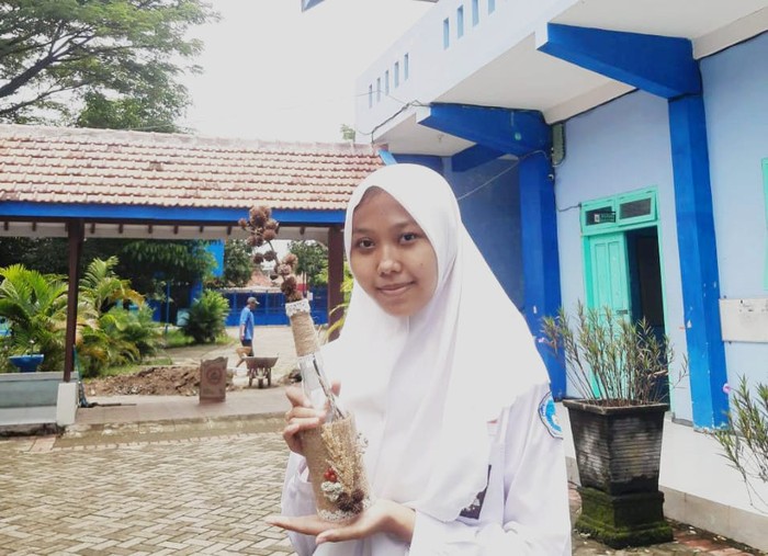 Indy, siswa asal Nganjuk peraih Beasiswa APERTI BUMN.