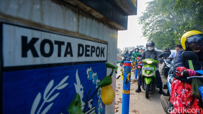 Ini Tugu Gong Depok yang Bakal Direlokasi Gegara Ganggu Lalin Tugu Gong Si Bolong di perempatan Tanah Baru, Kelurahan Tanah Baru, Beji, Kota Depok, bakal direlokasi. Sebab, tugu ini dianggap mengganggu lalin.