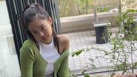 Momen makan di restoran juga pernah dibagikan oleh Jennie. Ia terlihat memesan roti panggang dengan topping keju dan sayuran panggang. Foto: Instagram @jennierubyjane