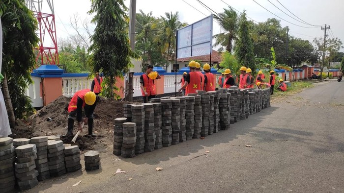 Kemenhub Libatkan 100 Warga Cat Hingga Perbaikan Saluran Pemancar