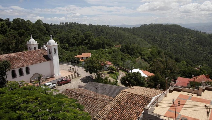 A partial view of the town of Santa Lucia is pictured during the kick off of the 'Bitcoin Valley' project that seeks to establish a Bitcoin circular economy through the use of cryptocurrencies, in Santa Lucia, Honduras July 28, 2022. REUTERS/Fredy Rodriguez
