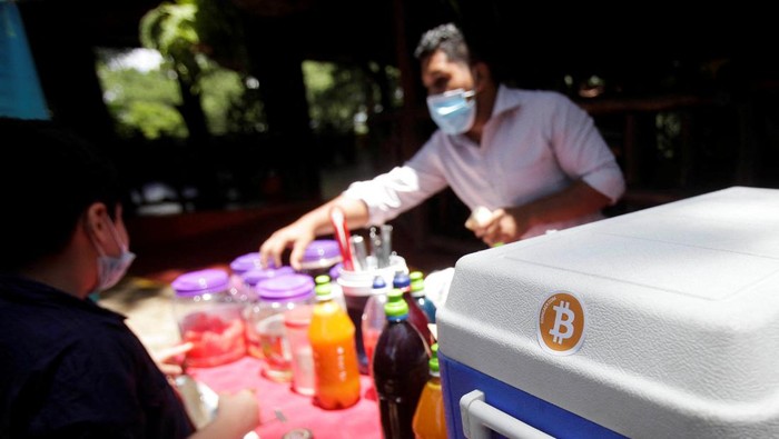 Kota di Honduras Terima Pembayaran Lewat Bitcoin A partial view of the town of Santa Lucia is pictured during the kick off of the 'Bitcoin Valley' project that seeks to establish a Bitcoin circular economy through the use of cryptocurrencies, in Santa Lucia, Honduras July 28, 2022. REUTERS/Fredy Rodriguez