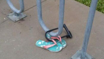 Takut sandalnya diambil orang, makanya digembok.. hihihi