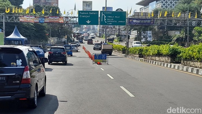 Lalu lintas di jalur Puncak Bogor (M Sholihin/detikcom)