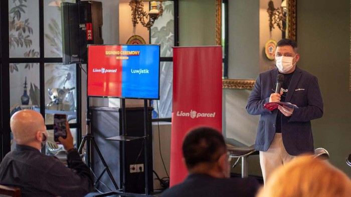 Lion Parcel bersinergi dengan startup asal Singapura, Luwjistik. Kemitraan ini guna memperkuat layanan internasional.