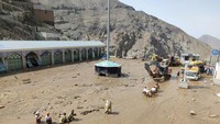 Hujan lebat menyebabkan tanah longsor di Teheran pada Kamis (28/7/2022).
