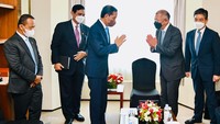 Presiden Joko Widodo dan Executive Chairman Hyundai Motor Group Chung Eui-sun melakukan pertemuan di Lotte Hotel, Seoul, pada Kamis (28/7/2022) kemarin.