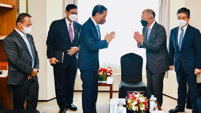 Momen Bos Hyundai Sambangi Jokowi, Mau Ikut Garap IKN Presiden Joko Widodo dan Executive Chairman Hyundai Motor Group Chung Eui-sun melakukan pertemuan di Lotte Hotel, Seoul, pada Kamis (28/7/2022) kemarin. Hyundai Motor Group akan melakukan ekspansi mobil listrik serta penelitian dan pengembangannya di Indonesia.