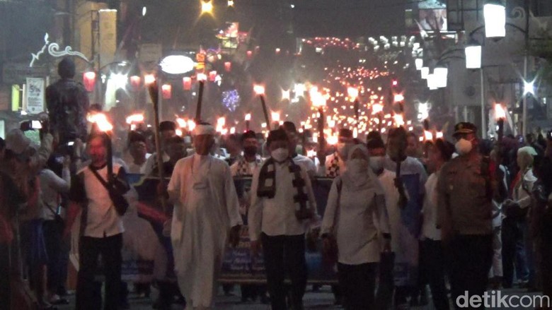 Pawai obor di Purwakarta Pawai obor di Purwakarta