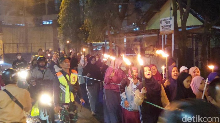 Pawai Obor Sambut Tahun Baru Islam 1444 H di Cimahi