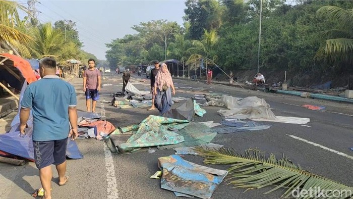 Pedagang cincau di Cianjur protes lapaknya ditertibkan.