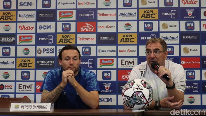 Pelatih Persib Bandung Pelatih Persib Bandung